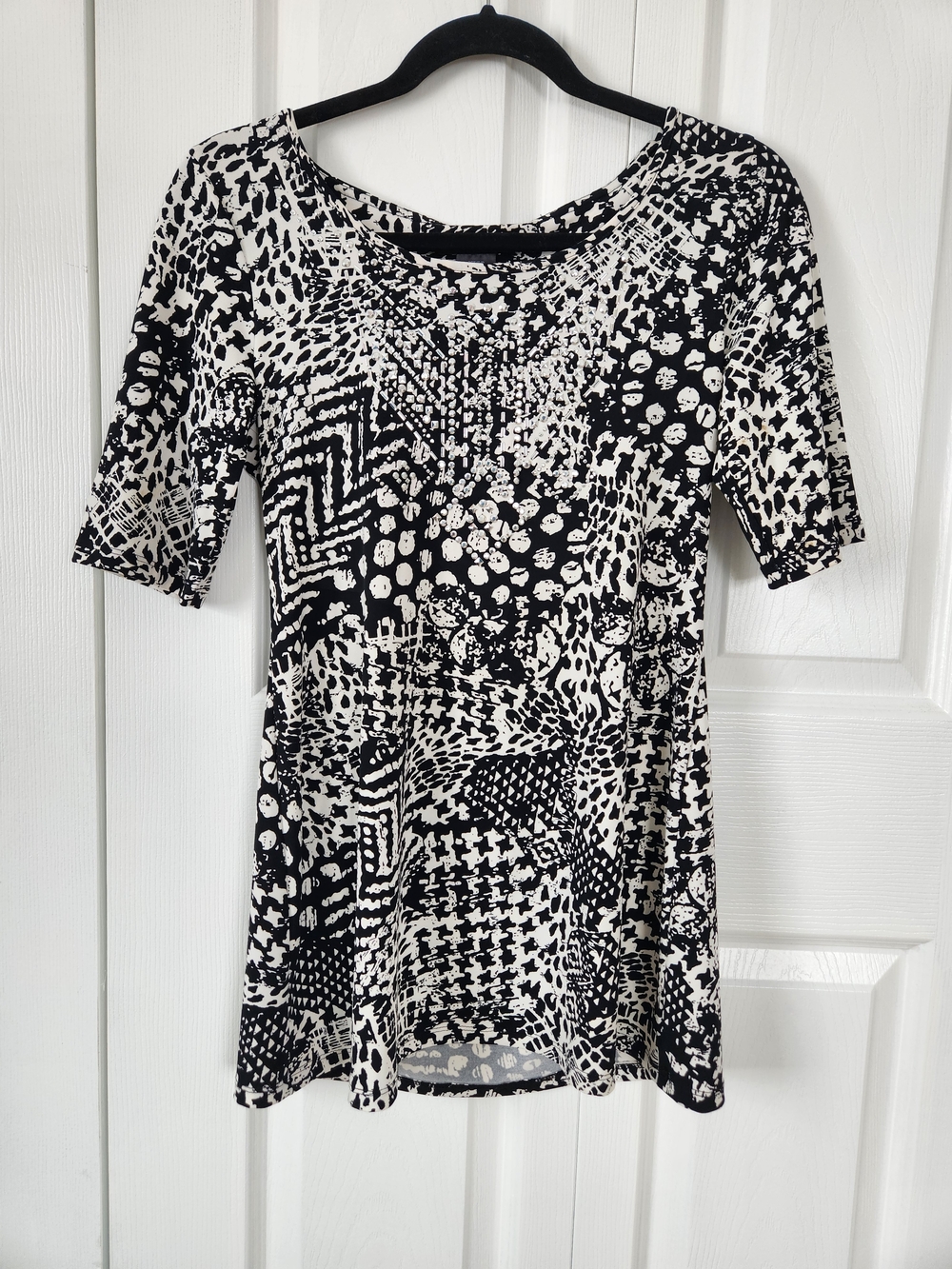 Women’s Scoop Neck Flared Top With Pallettes